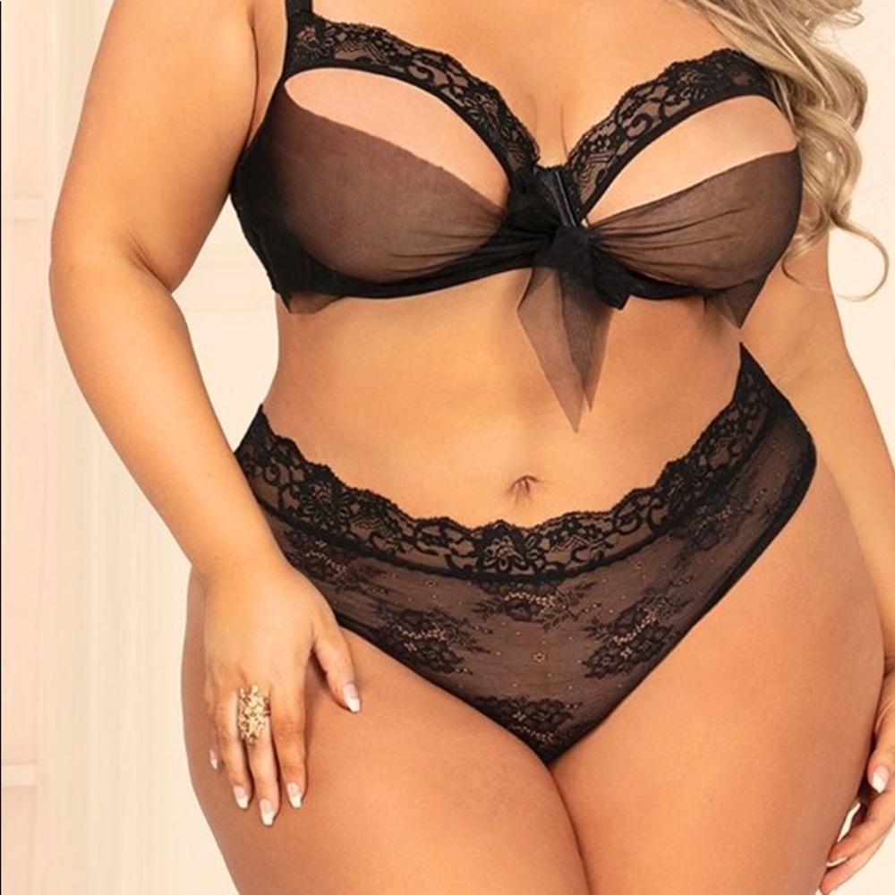 Plus Sized Lingerie